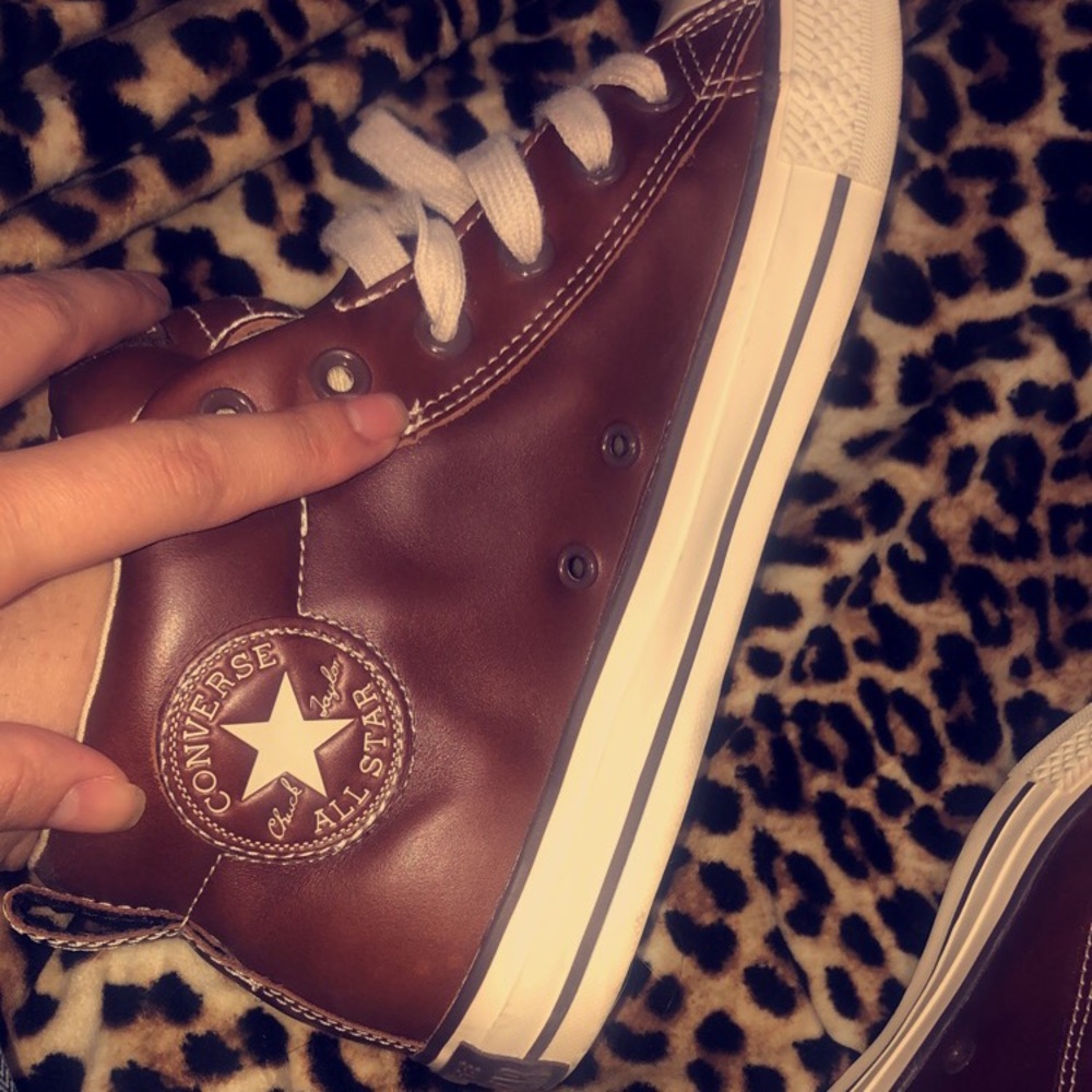 Leather Chuck Taylors Unisex 7.5 in men’s